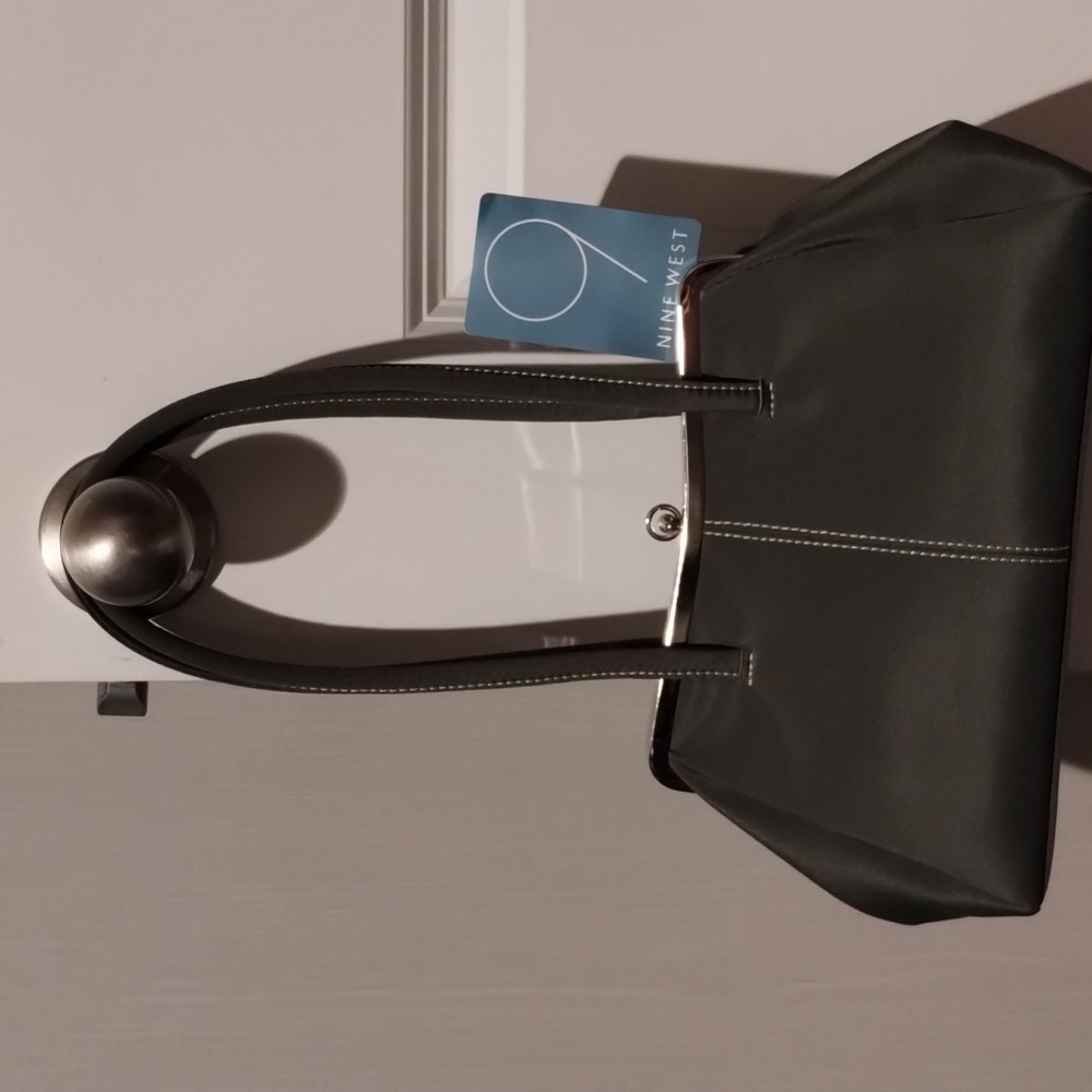 Nine West Kiss lock Green Purse